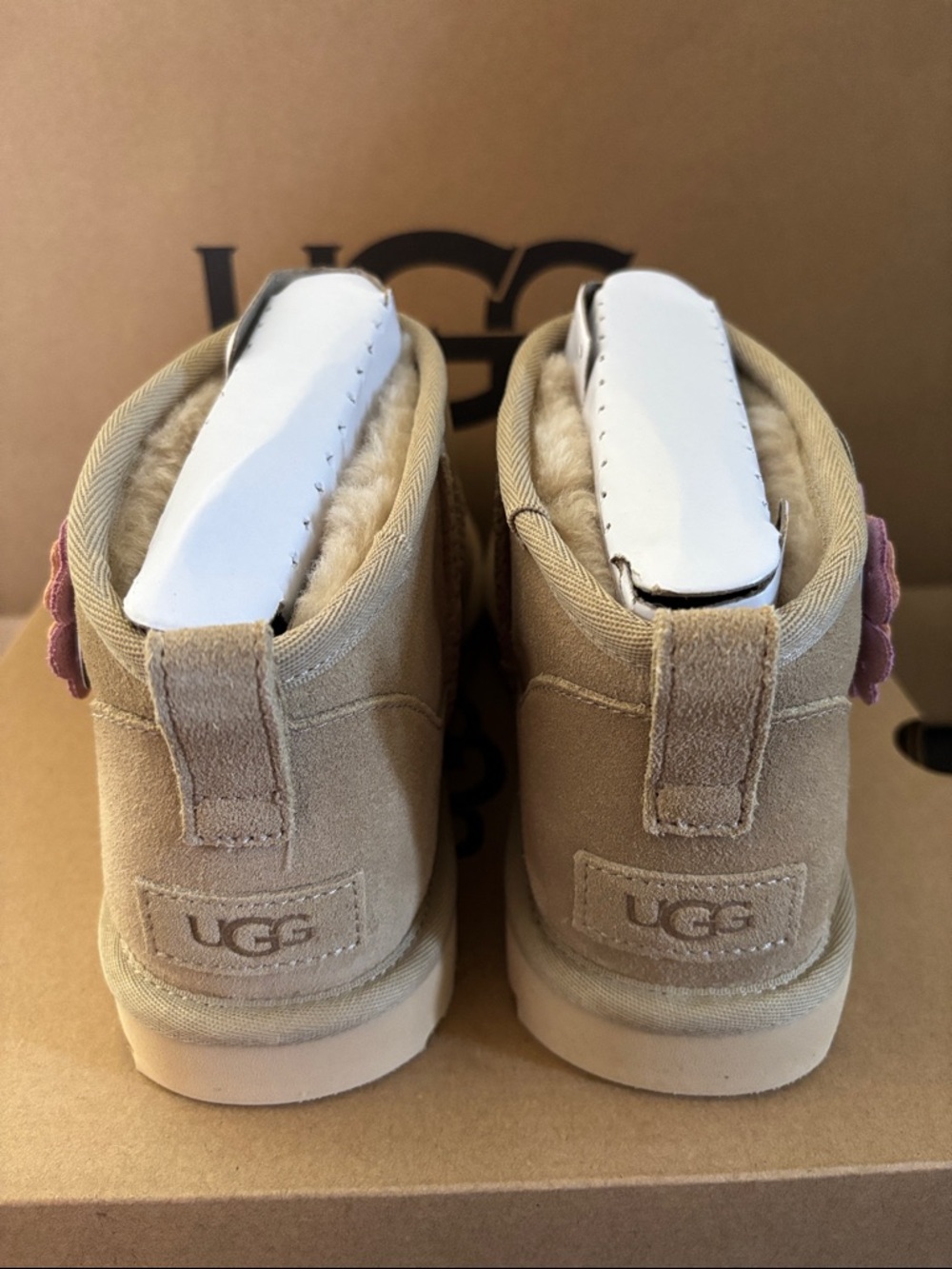 UGG CLASSIC ULTRA MINI FLEUR IN MUSTARD SEED SZ 7,8 NEW IN BOX! - Picture 6 of 10